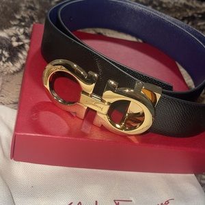 SALVATORE FERRAGAMO GANCINI WOMENS BELT SIZE 100 REVERSIBLE BLACK NAVY